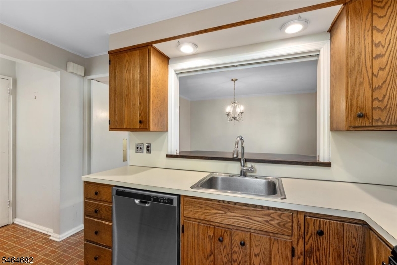 585 Trinity Place Westfield NJ 07090