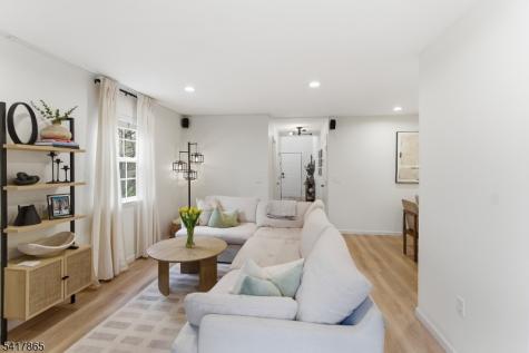 17 Edith Drive Franklin NJ 08873