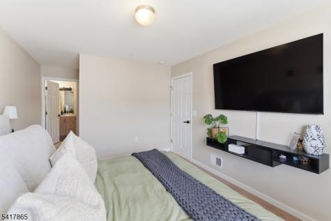 17 Edith Drive Franklin NJ 08873