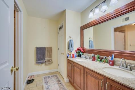 45 Amethyst Way Franklin NJ 08823