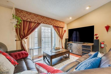 45 Amethyst Way Franklin NJ 08823