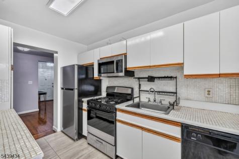 19 Lyons Avenue Newark NJ 07112