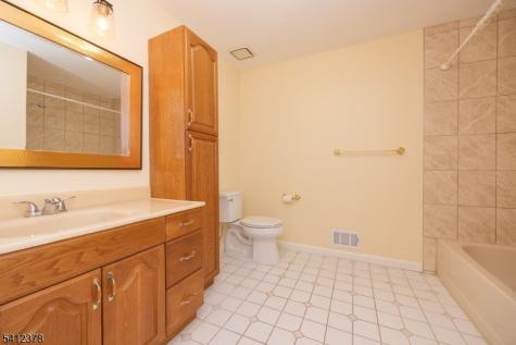 7 Lake Court Raritan NJ 08822