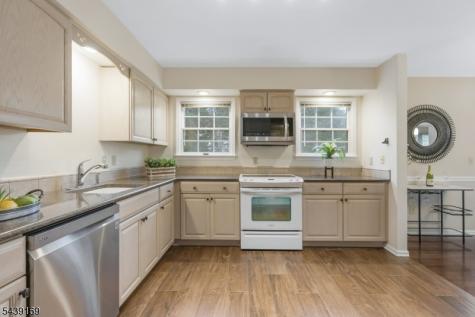11 Hampton Court Bernards NJ 07920