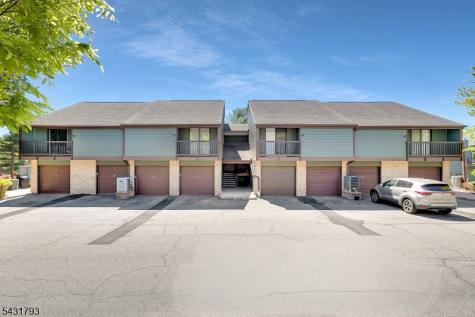 19 Meadowview Drive Clinton NJ 08801