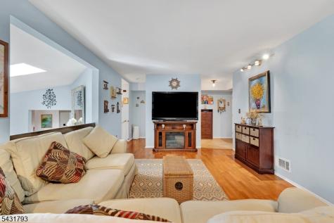 19 Meadowview Drive Clinton NJ 08801