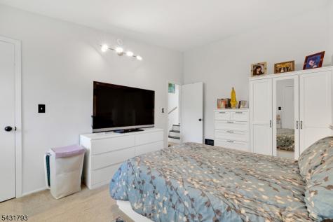 19 Meadowview Drive Clinton NJ 08801