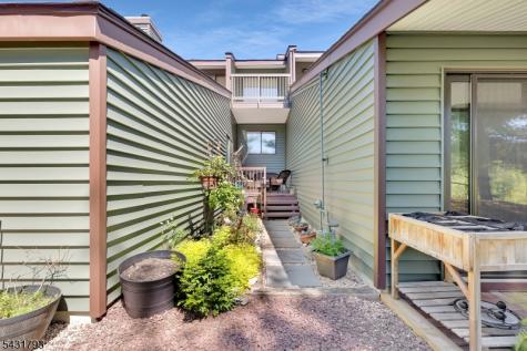 19 Meadowview Drive Clinton NJ 08801