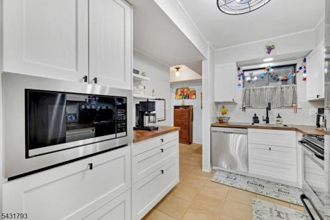 19 Meadowview Drive Clinton NJ 08801