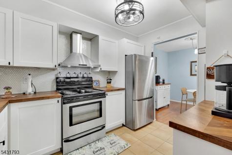 19 Meadowview Drive Clinton NJ 08801