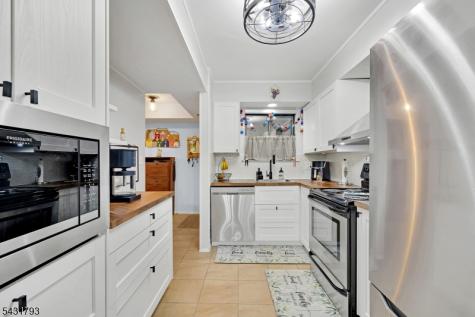 19 Meadowview Drive Clinton NJ 08801