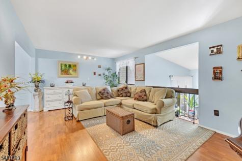 19 Meadowview Drive Clinton NJ 08801