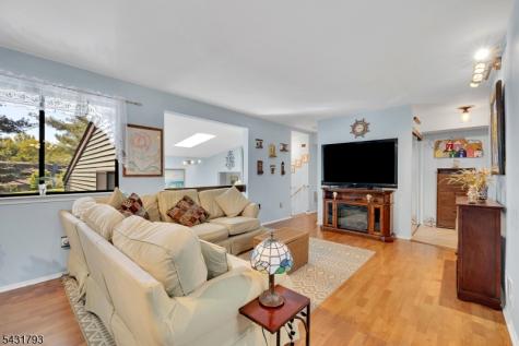 19 Meadowview Drive Clinton NJ 08801