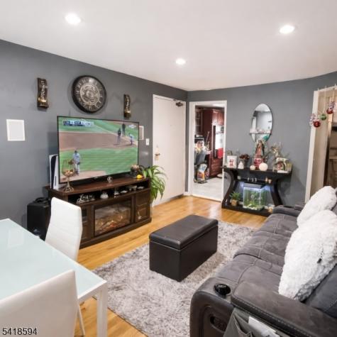 23 Carolyn Terrace Roselle NJ 07203
