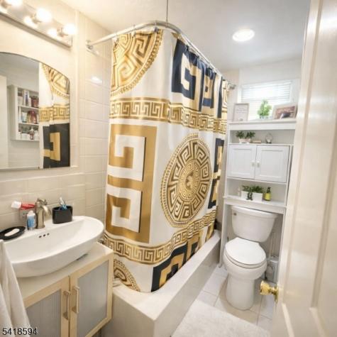 23 Carolyn Terrace Roselle NJ 07203