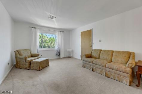 846 Riverside Avenue Lyndhurst NJ 07071