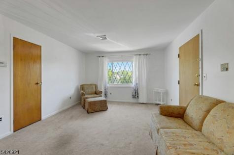 846 Riverside Avenue Lyndhurst NJ 07071