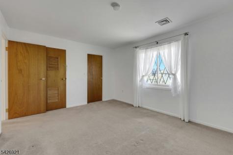 846 Riverside Avenue Lyndhurst NJ 07071
