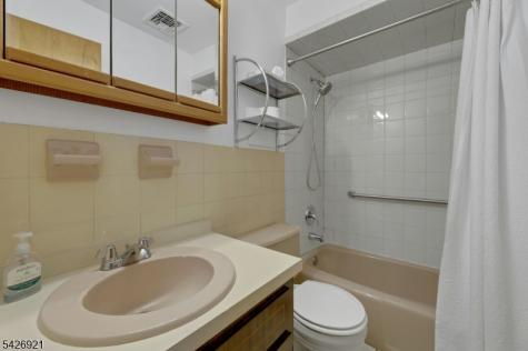 846 Riverside Avenue Lyndhurst NJ 07071