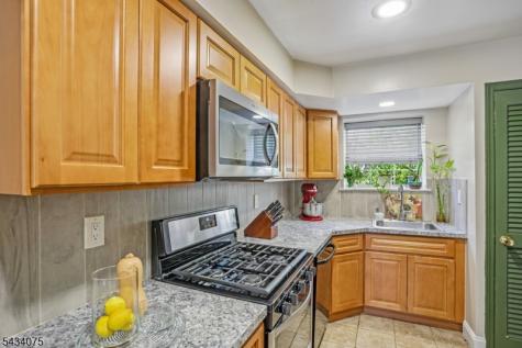 272 Walnut Street Newark NJ 07105