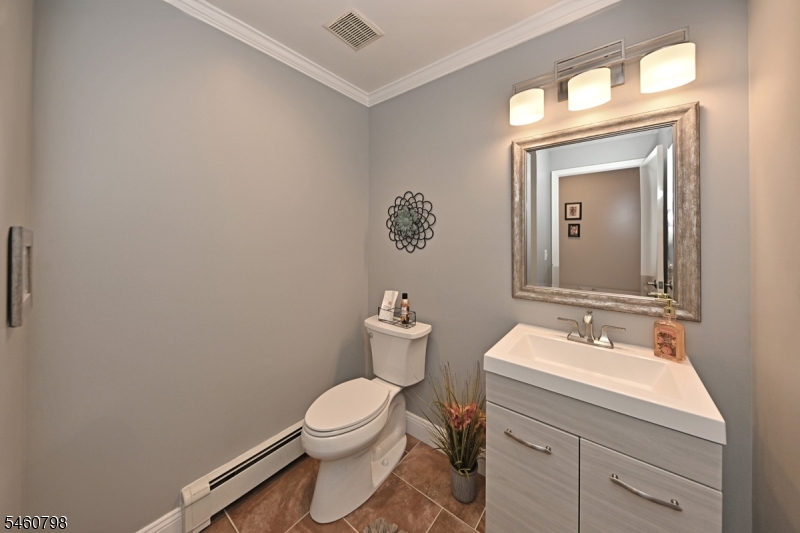 8 Hunter Road North Haledon NJ 07508