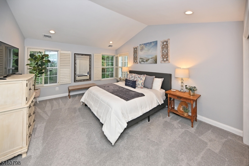 8 Hunter Road North Haledon NJ 07508