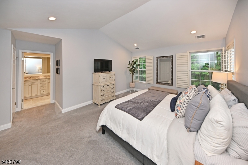 8 Hunter Road North Haledon NJ 07508