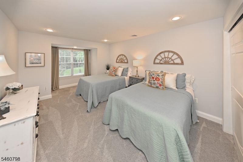8 Hunter Road North Haledon NJ 07508