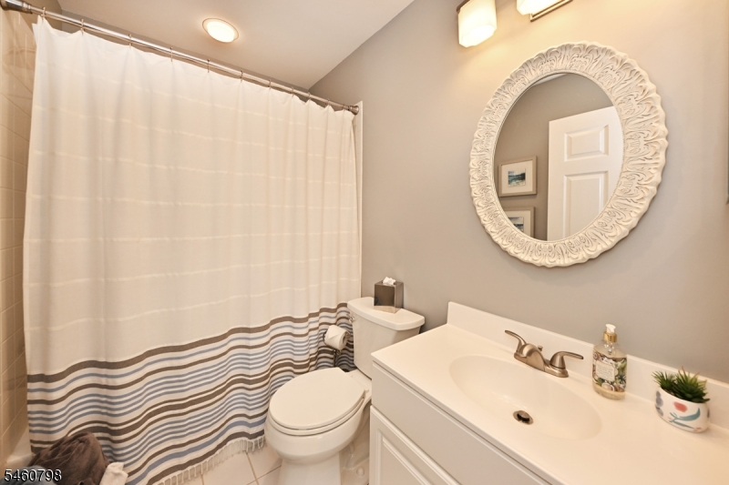 8 Hunter Road North Haledon NJ 07508