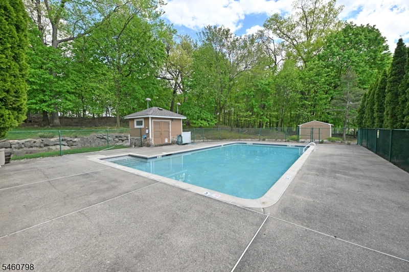 8 Hunter Road North Haledon NJ 07508