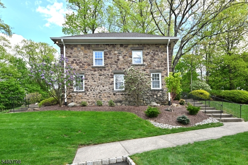 8 Hunter Road North Haledon NJ 07508