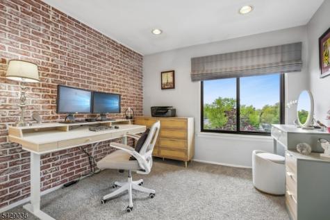 12 Louisburg Square Verona NJ 07044
