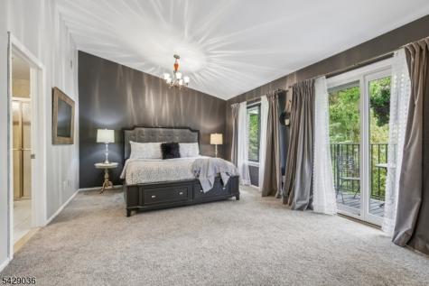 12 Louisburg Square Verona NJ 07044