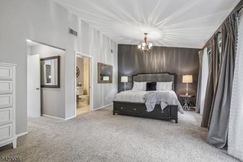 12 Louisburg Square Verona NJ 07044