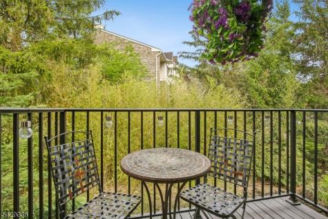 12 Louisburg Square Verona NJ 07044