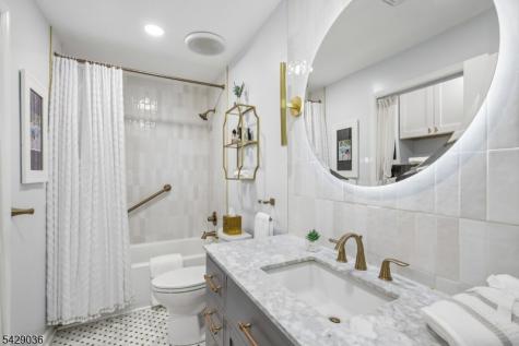 12 Louisburg Square Verona NJ 07044
