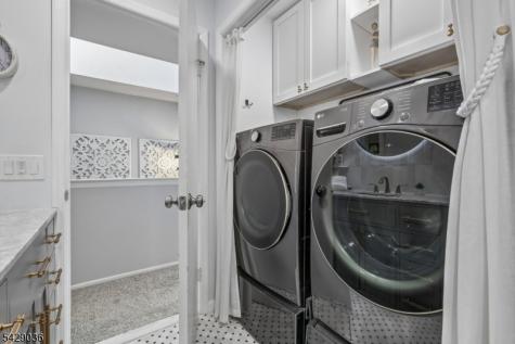 12 Louisburg Square Verona NJ 07044