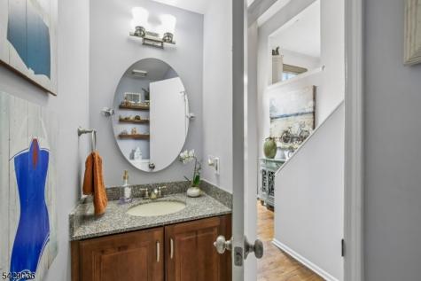 12 Louisburg Square Verona NJ 07044