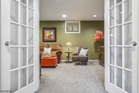 12 Louisburg Square Verona NJ 07044