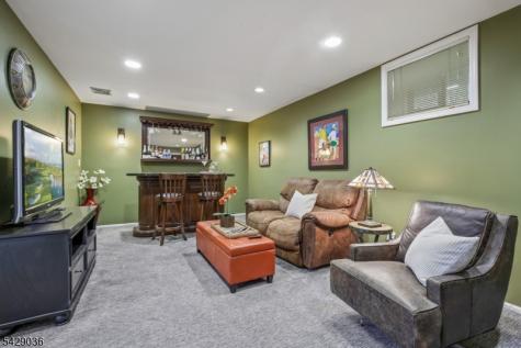 12 Louisburg Square Verona NJ 07044