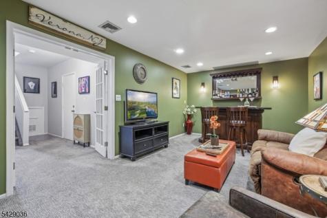 12 Louisburg Square Verona NJ 07044
