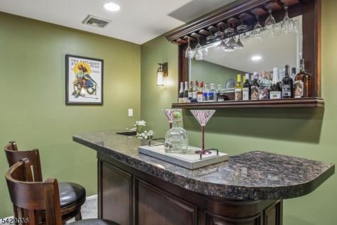 12 Louisburg Square Verona NJ 07044