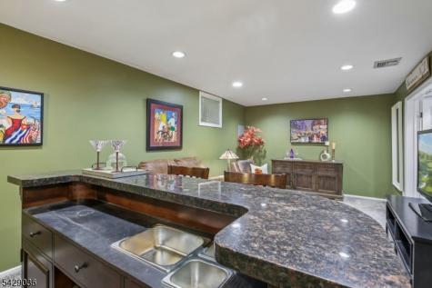 12 Louisburg Square Verona NJ 07044