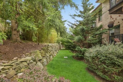 12 Louisburg Square Verona NJ 07044