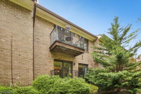 12 Louisburg Square Verona NJ 07044