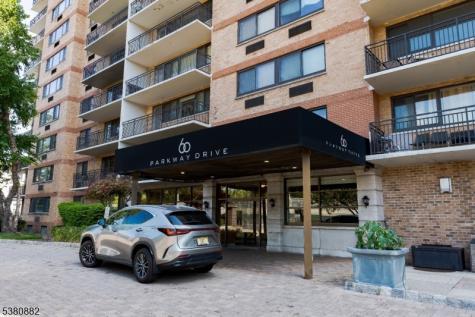 60 Parkway Drive East Orange NJ 07017