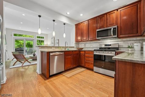 32 Kent Drive Roseland NJ 07068