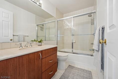 32 Kent Drive Roseland NJ 07068