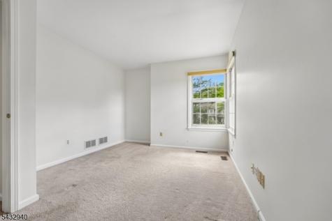 32 Kent Drive Roseland NJ 07068