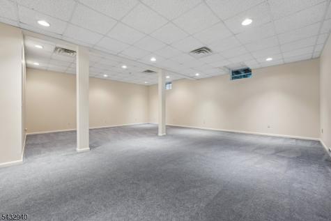 32 Kent Drive Roseland NJ 07068